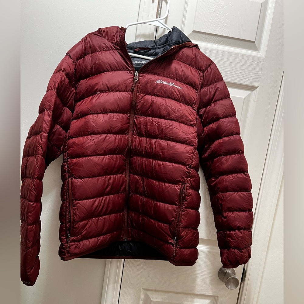 Like new Eddie Bauer Men's CirrusLite Hooded Down Jacket the color is maroon